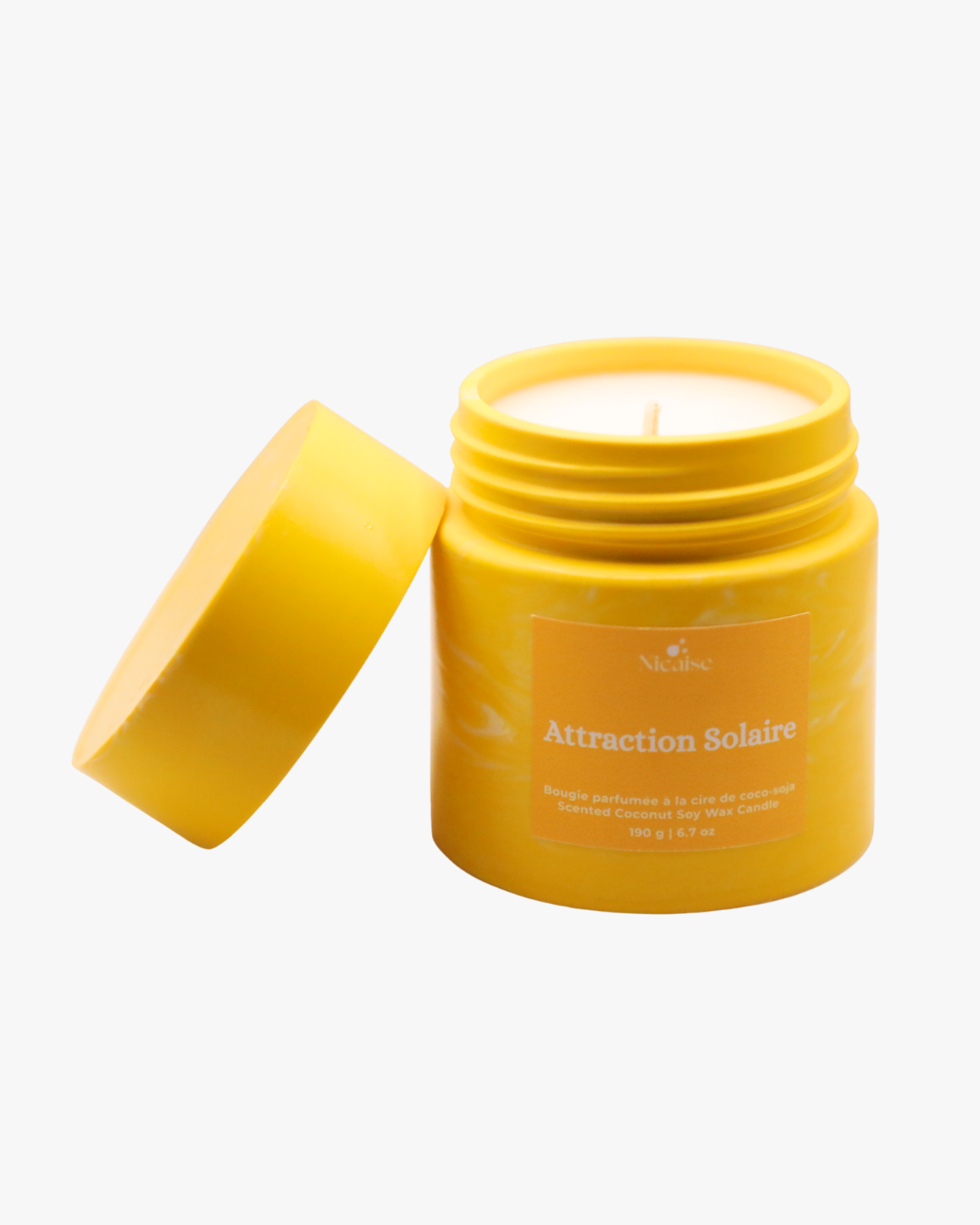 Bougie parfumée Nicaise « Attraction Solaire » en pot jaune marbré avec couvercle, 190 g, sur fond blanc.